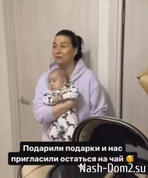 Ирина Пинчук подарила нуждающейся подписчице детскую коляску