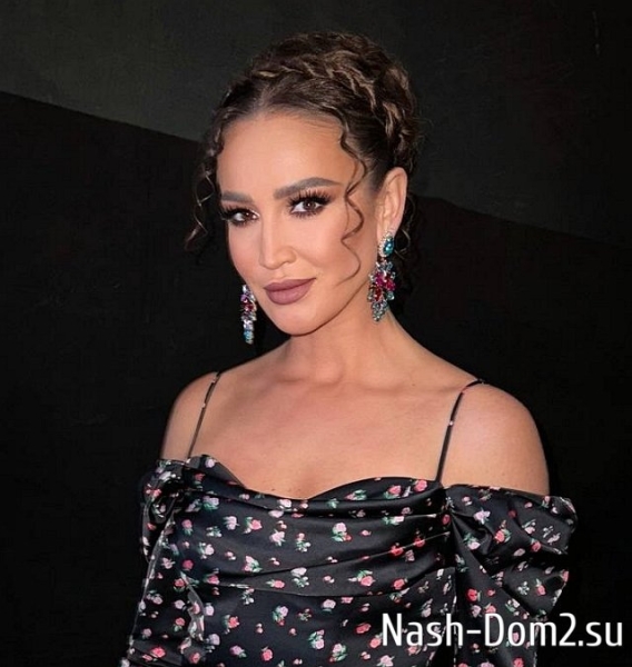 Бузова просит подписчиков помочь ей с выбором даты для свадьбы Бузова просит подписчиков помочь ей с выбором даты для свадьбы