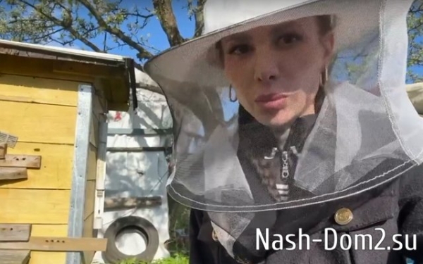 Безверхова осваивает пчеловодство Безверхова осваивает пчеловодство