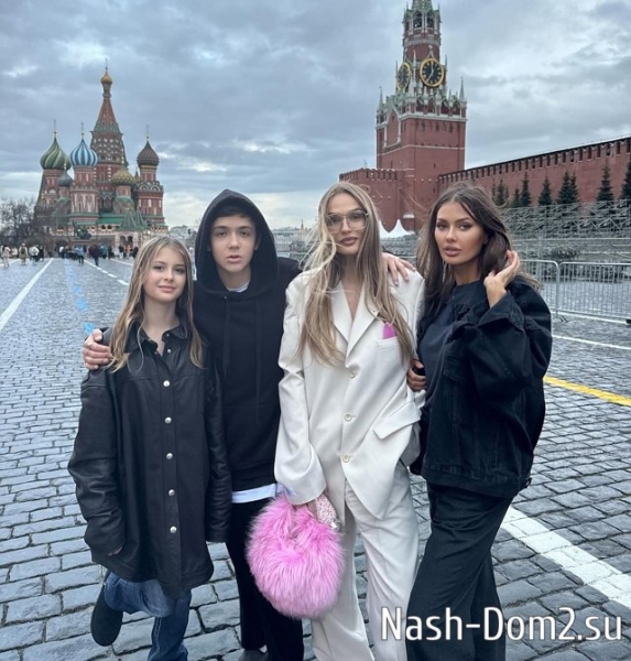 Водонаева и Боня познакомили своих детей друг с другом