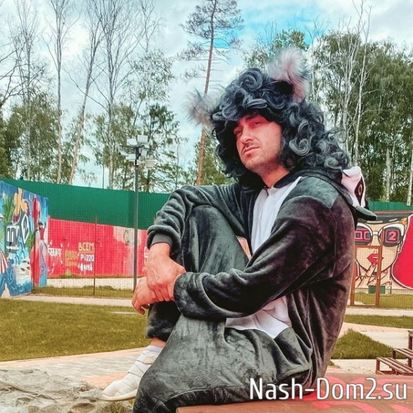 Безус знает, почему Рахимова ночами выгоняет Максима из комнаты Безус знает, почему Рахимова ночами выгоняет Максима из комнаты