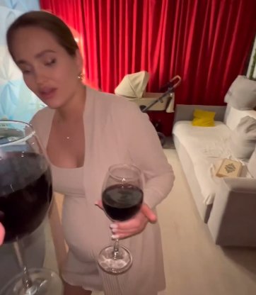 Тигран Салибеков и Виктория Лысковец уехали в роддом и ждут рождения ребёнка Тигран Салибеков и Виктория Лысковец уехали в роддом и ждут рождения ребёнка