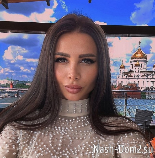 Безверхова получила от поклонника денежный букет