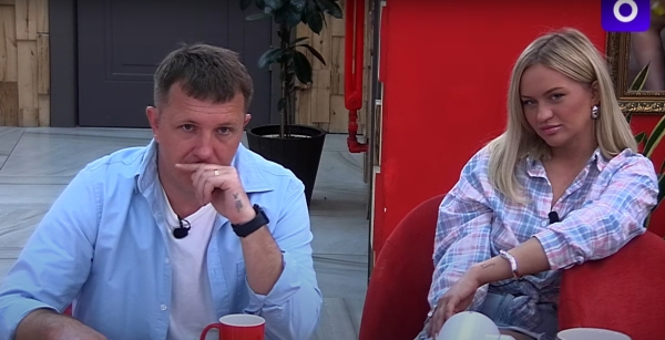 Элина Рахимова разучивает танец с Лёшей Безусом Элина Рахимова разучивает танец с Лёшей Безусом