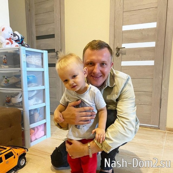 Яббарова раскритиковали за то, что он нянчится с чужим ребёнком