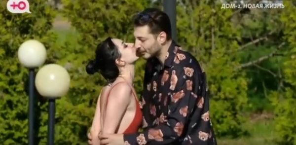 Клавдия Безверхова нашла в Сити парня для Насти Осиповой Клавдия Безверхова нашла в Сити парня для Насти Осиповой