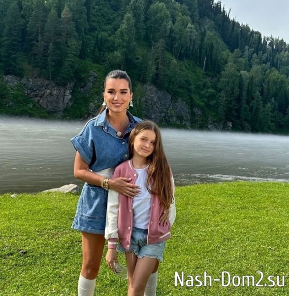 Бородина отправилась на Алтай вместе с дочками Бородина отправилась на Алтай вместе с дочками