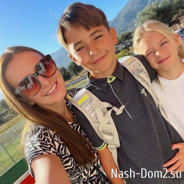 Ирина и Рита Агибаловы радуются успехам Мити Кузина Ирина и Рита Агибаловы радуются успехам Мити Кузина