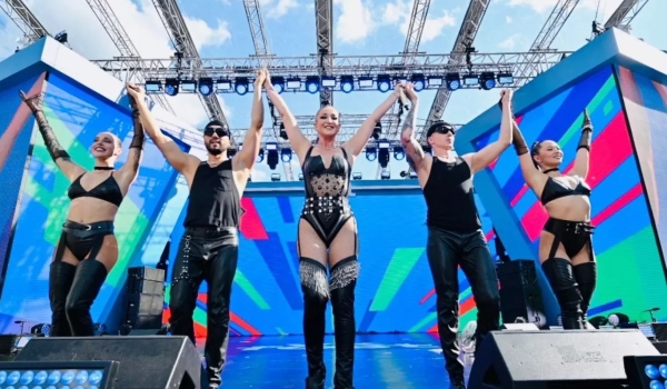 Ольга Бузова поразила зрителей VK Fest в Уфе откровенным нарядом Ольга Бузова поразила зрителей VK Fest в Уфе откровенным нарядом