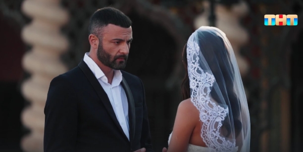 Кадони просит зрителей дома 2 поделиться мнением про финал "Холостяка"
