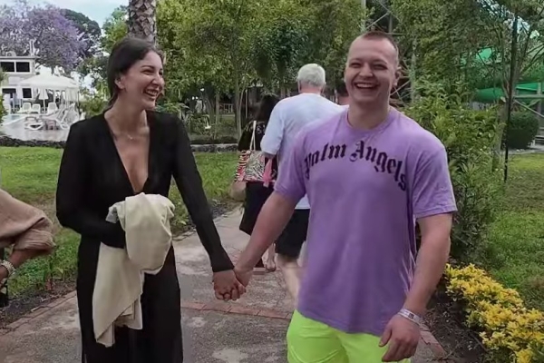 Яна Захарова просит не задавать ей вопросы о муже