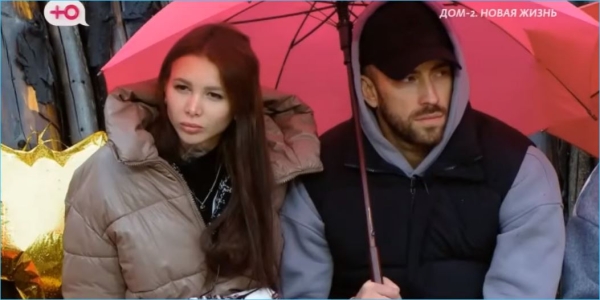 Игорь Григорьев не может отпустить Клаву Безверхову, ревнуя её Игорь Григорьев не может отпустить Клаву Безверхову, ревнуя её