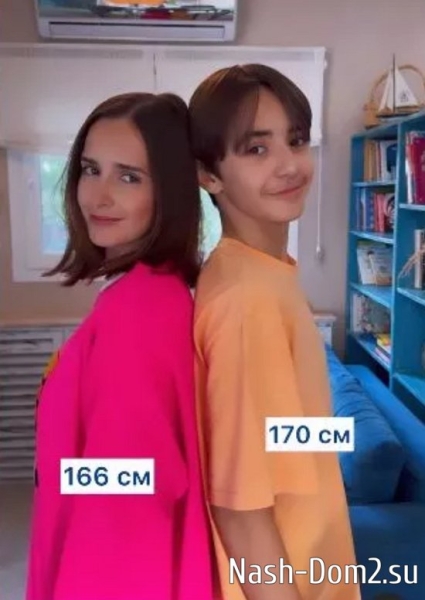 Ирина и Рита Агибаловы радуются успехам Мити Кузина Ирина и Рита Агибаловы радуются успехам Мити Кузина