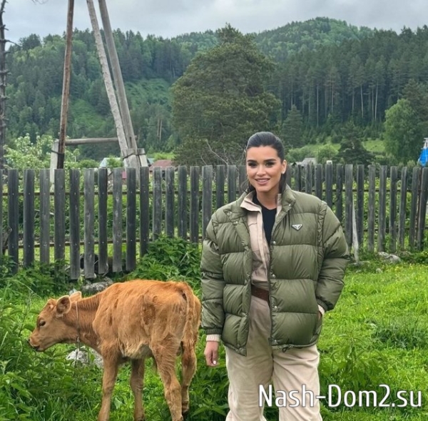 Бородина учит фанатов, как нужно доить корову