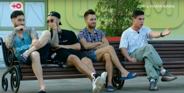 Элина Рахимова разучивает танец с Лёшей Безусом Элина Рахимова разучивает танец с Лёшей Безусом