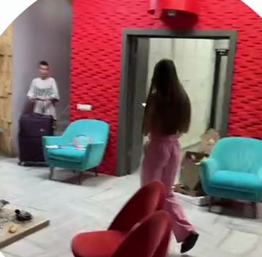 Ультиматум Григорьева сработал - Квашникова вернулась в комнату Ультиматум Григорьева сработал - Квашникова вернулась в комнату