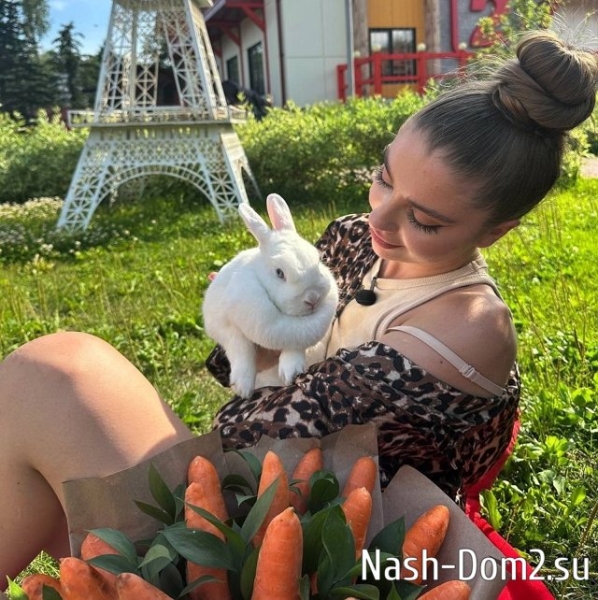 Григорьев и Безус остались в восторге от кулинарных талантов Квашниковой Григорьев и Безус остались в восторге от кулинарных талантов Квашниковой