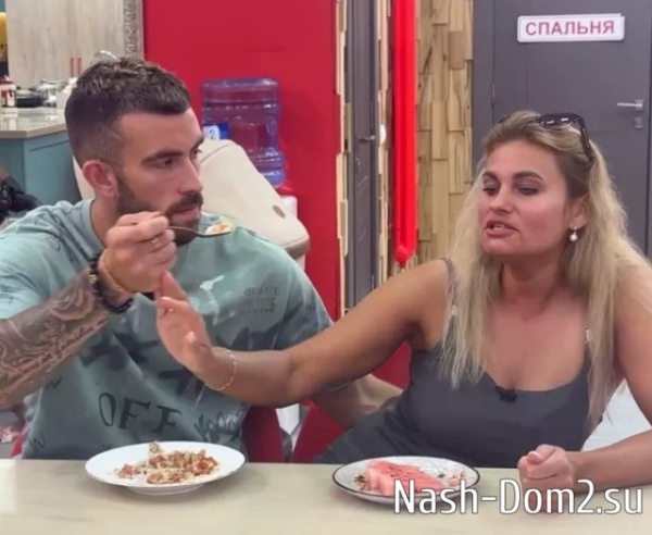 Григорьев ухаживает за Вероникой Лысковец Григорьев ухаживает за Вероникой Лысковец