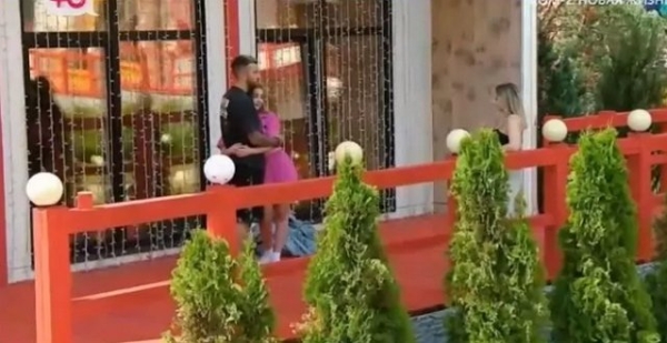 Квашникова собрала вещи и ушла от Григорьева Квашникова собрала вещи и ушла от Григорьева