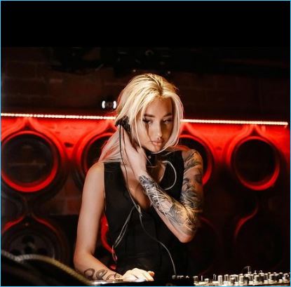 Жена Яббарова предпочитает дружбу с Настей Стецевьят возвращению к страдающему мужу Жена Яббарова предпочитает дружбу с Настей Стецевьят возвращению к страдающему мужу