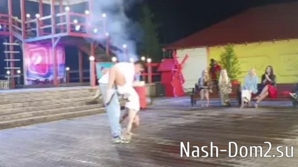 Рахимова вынуждена делить Максима с его начальником Рахимова вынуждена делить Максима с его начальником