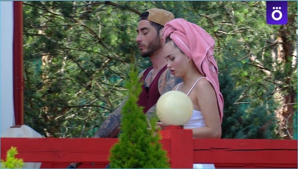 Личной жизнью Вероники Лысковец обеспокоены ведущие и участники Дома 2 Личной жизнью Вероники Лысковец обеспокоены ведущие и участники Дома 2