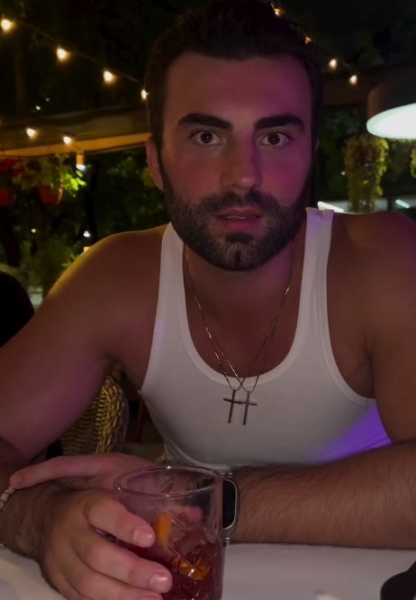 Саша Черно узнала у Лёши Чайчица, почему его преследуют девушки Саша Черно узнала у Лёши Чайчица, почему его преследуют девушки