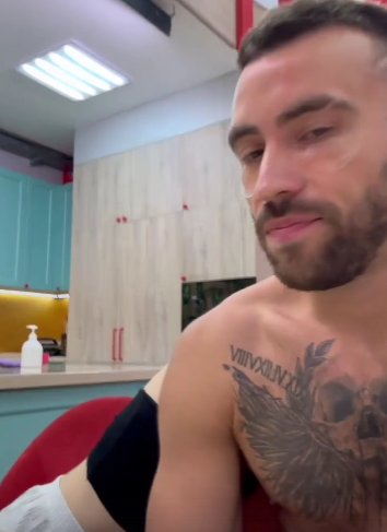 Квашникова внушает Григорьеву, что он сделал правильный выбор Квашникова внушает Григорьеву, что он сделал правильный выбор