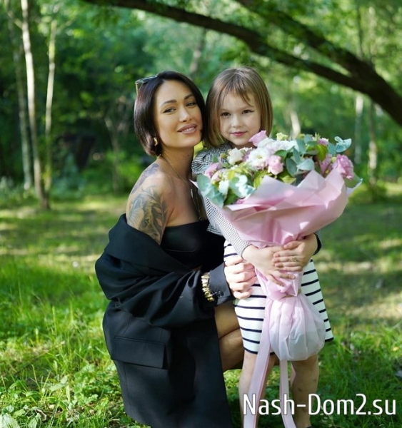 Алёна Ашмарина: Я прошепчу тебе это на ушко