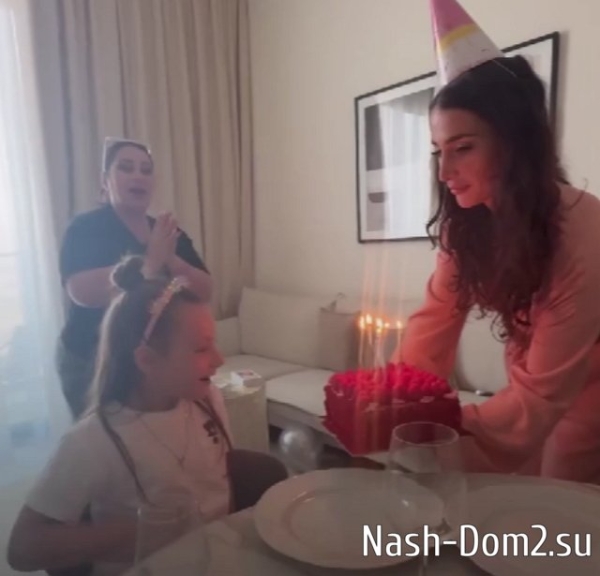 Валерий Блюменкранц подарил дочке телефон дороже своего Валерий Блюменкранц подарил дочке телефон дороже своего