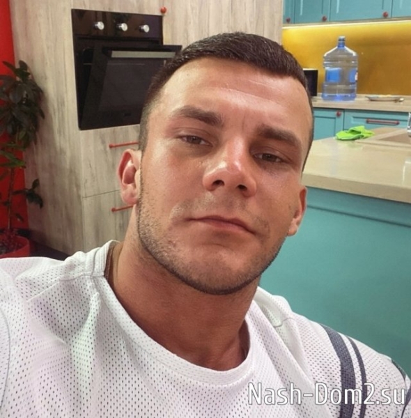 Катя Квашникова утешает невезучего Алексея Горячего
