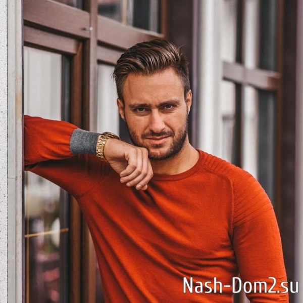 Элина Рахимова засветила ночные игрища Алексея Безуса Элина Рахимова засветила ночные игрища Алексея Безуса