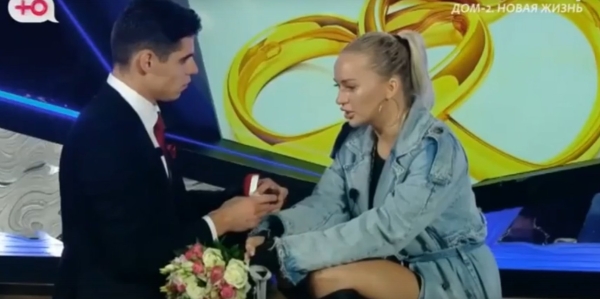 Плачущая Элина Рахимова рассмешила жюри в финале конкурса "Открытие года"