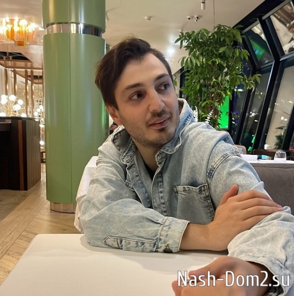 Иосиф Оганесян провёл вечер пятницы с подписчицей