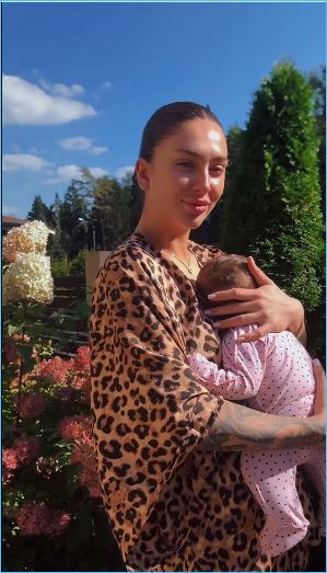 Роман Капаклы и Татьяна Мусульбес убедились, что дочь Мия здорова и популярна