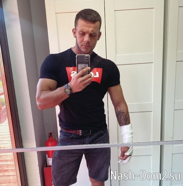 Алексей Горячий предпочитает девушек состоящих в отношениях?