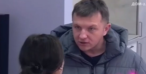 "Что у неё с головой?" - Яббаров оправдывается из-за обвинений Голд в рукоприкладстве