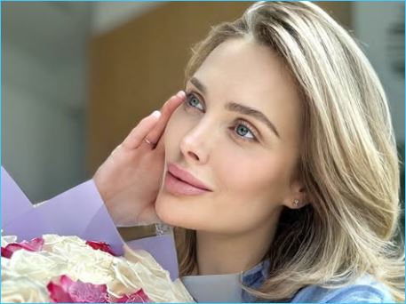 Юлия Жукова родила богатыря-сына и принимает поздравления