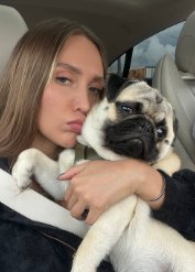 Елизавета Полыгалова отдаёт собаку Боню в хорошие руки
