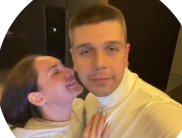 Дмитрий Мещеряков предложил услуги по написанию песен Элине Рахимовой