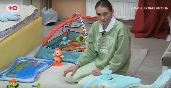 Виктория Салибекова развивает у 8-месячного сына музыкальный слух Виктория Салибекова развивает у 8-месячного сына музыкальный слух