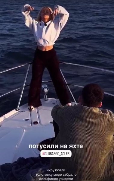 Элина Рахимова сообщила о шикарной прогулке на яхте с возлюбленным