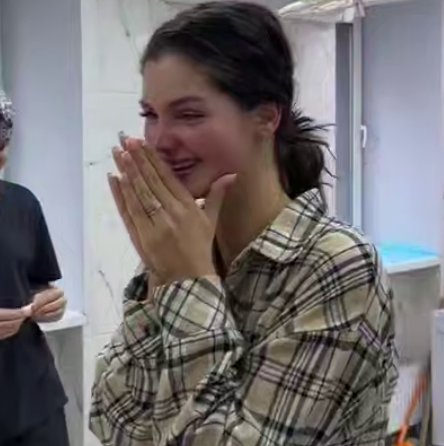 Анна Самонина расплакалась от счастья, увидев новый нос