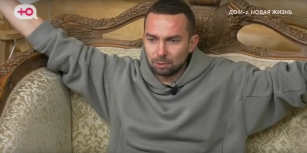 Людмила Николаевна устала отгонять "клуш" от сына Вадима