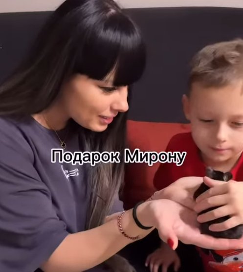 Нелли Ермолаева подарила аллергику-сыну хомяка