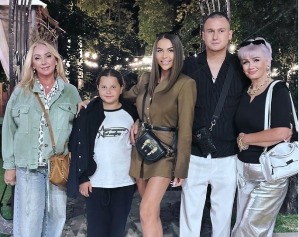 Александра Шева выходит замуж
