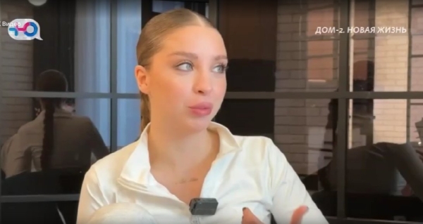 Григорьев поднял руку на Квашникову, которая намекнула, что Рахимовой пора домой