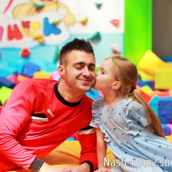 Алексей Безус привёз на поляну дочь Мию