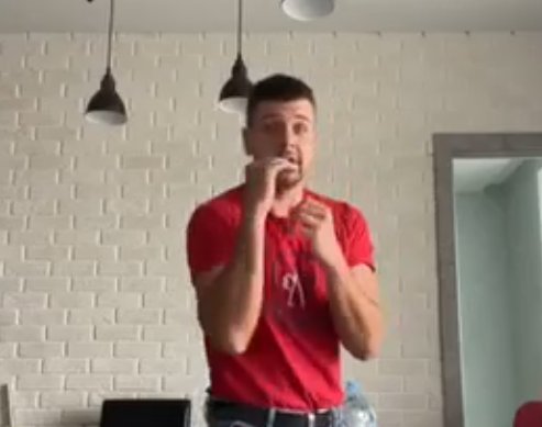 Дмитрий Мещеряков учит Лизу Субботину самообороне
