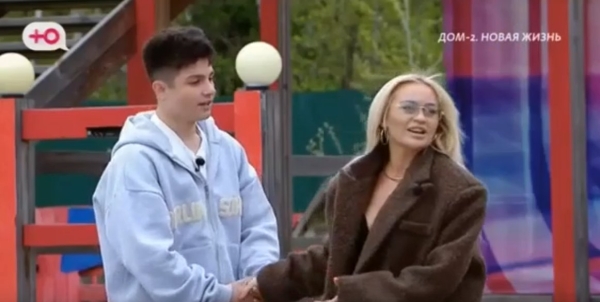 Элина Рахиимова рассталась с Гурандой и переехала в "женскую"
